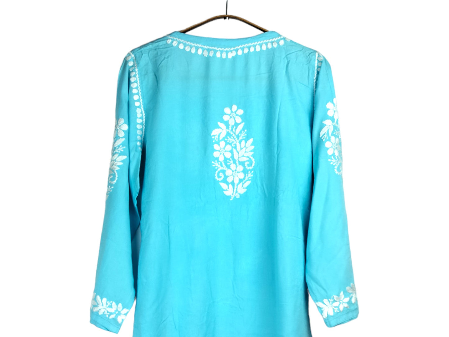 SKY BLUE KURTA SET WITH FLORAL CHIKANKARI
