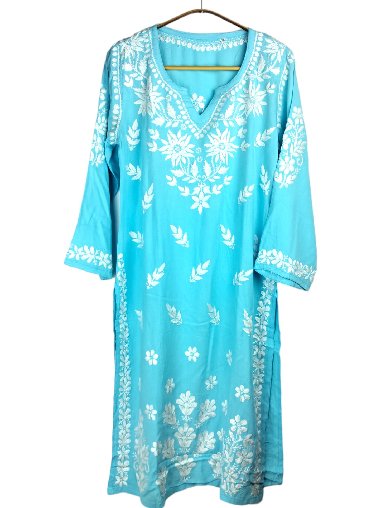 SKY BLUE KURTA SET WITH FLORAL CHIKANKARI