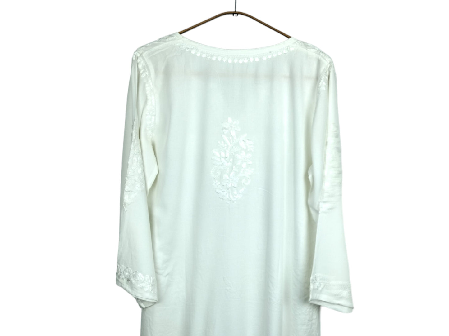 WHITE KURTA SET WITH FLORAL CHIKANKARI
