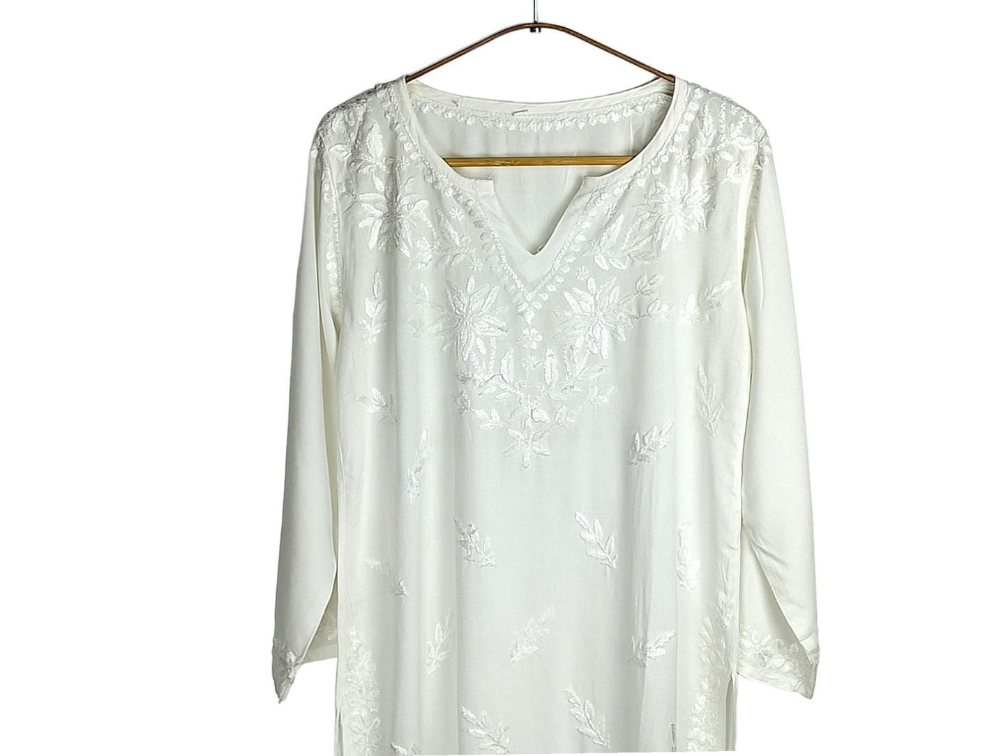 WHITE KURTA SET WITH FLORAL CHIKANKARI